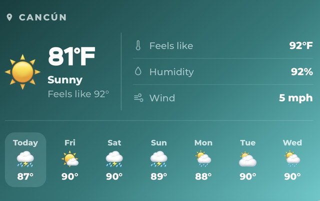 Packmates AI weather widget showing Cancún at 81°F, feels like 92°F, 92% humidity, with a week of scattered storms